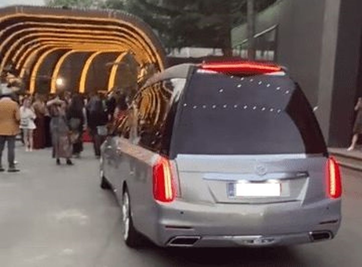 Anamaria Prodan, o nouă apariție extravagantă » Tratament cu aur de 24K: „Sunt foarte fericită”