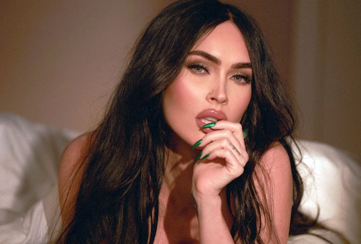 Megan Fox a uimit cu apariția ei » Cea mai sexy suporteră a lui Man United a pozat într-un costum de baie minuscul: „Doamne, arăți perfect!”
