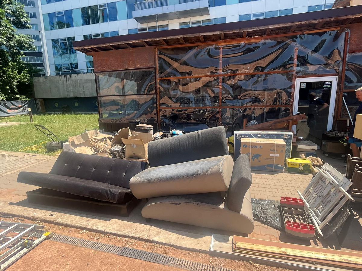 Scandal cu poliție și acuzații grave la baza Voința » Reporterii GSP s-au deplasat la fața locului: „M-au scos cu forța de aici, exact cum mă amenințase Marica!”