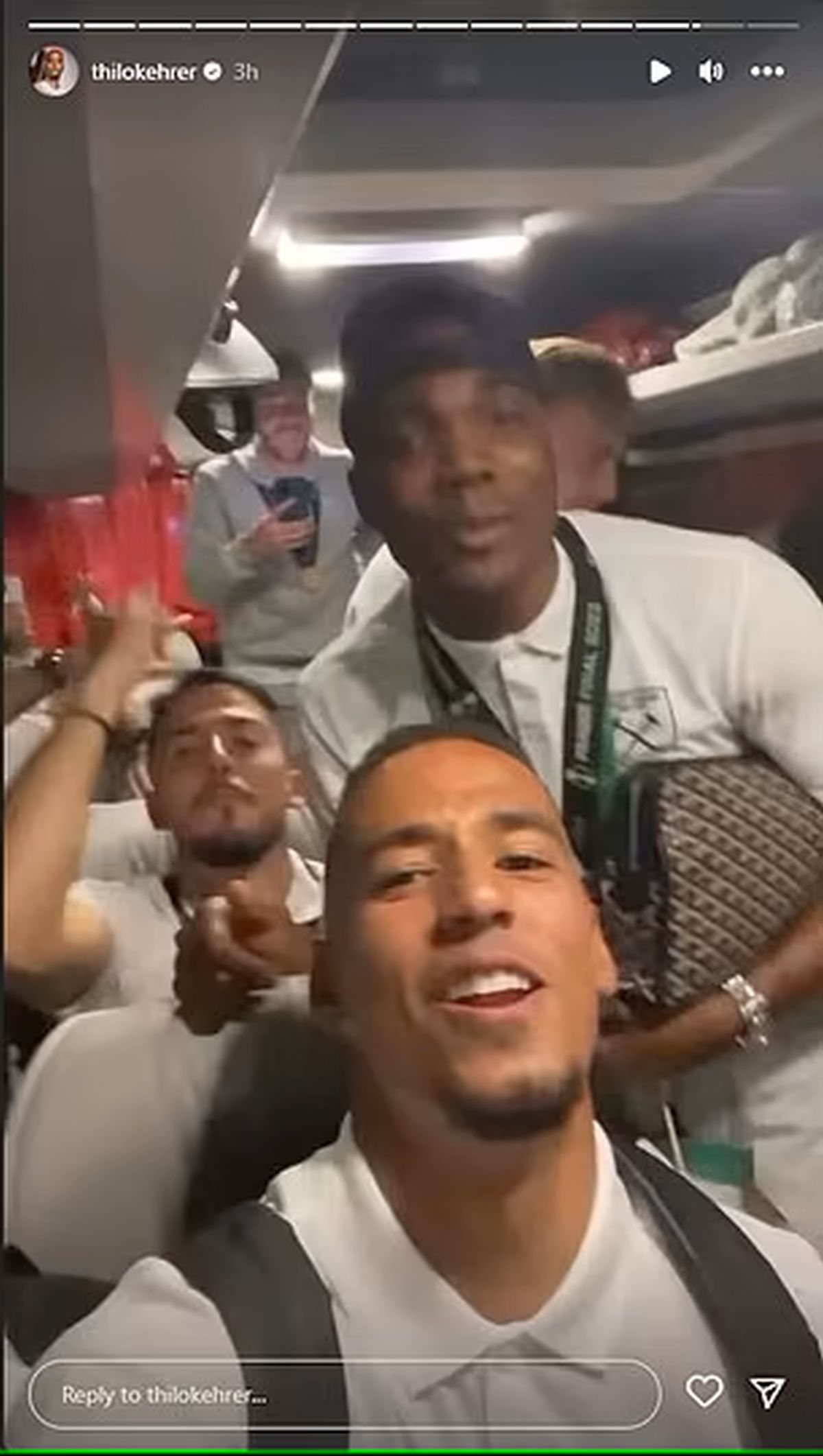 Party în Praga până la 5 dimineața » Cum au sărbătorit fotbaliștii lui West Ham câștigarea trofeului Conference League