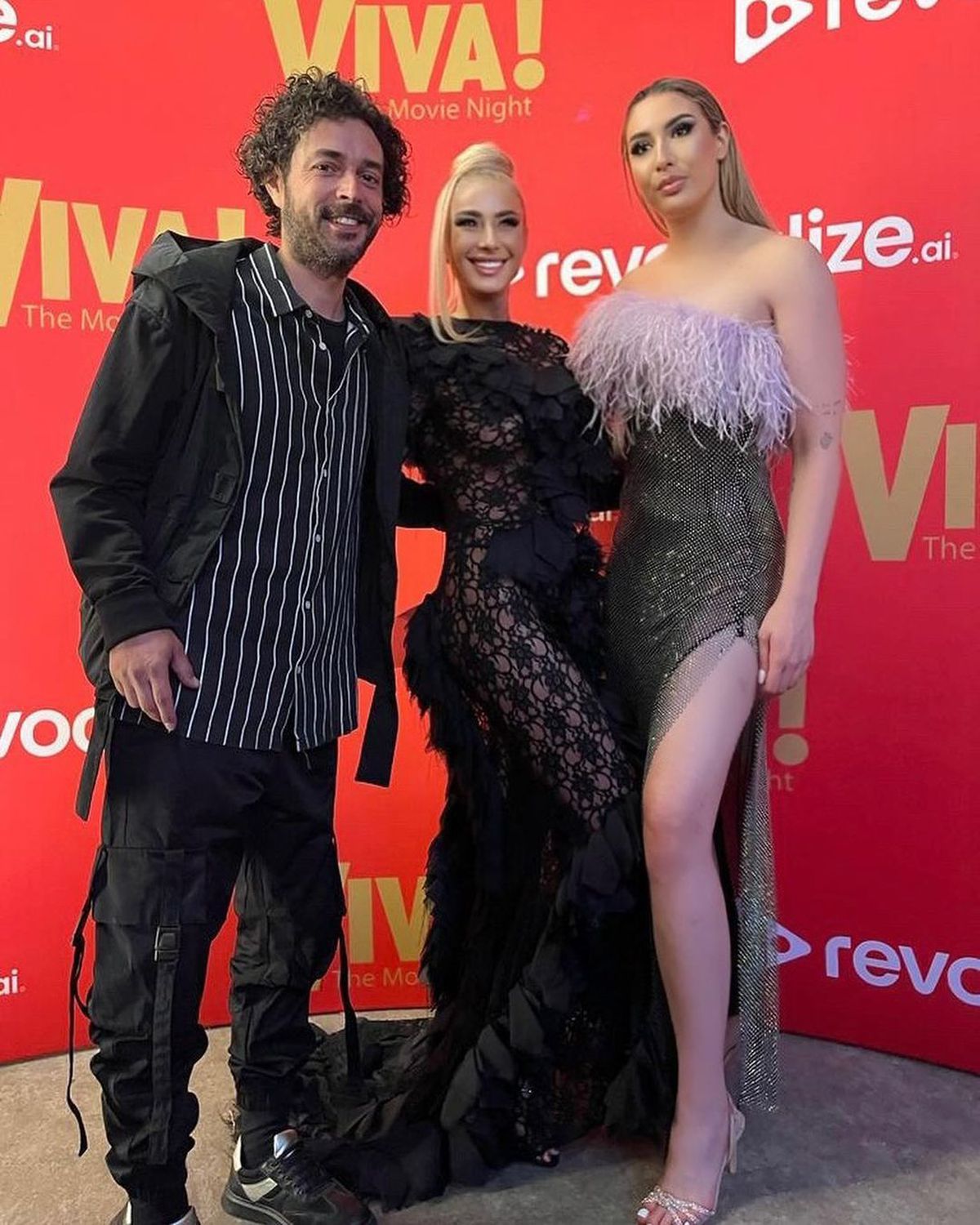 Extravaganță: Anamaria Prodan a venit cu dricul la petrecerea mondenă a anului!