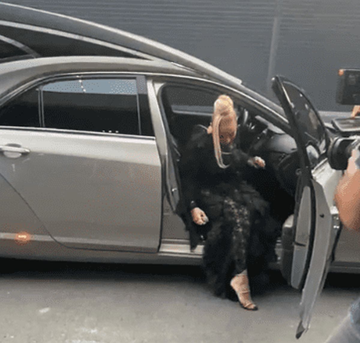 Anamaria Prodan, o nouă apariție extravagantă » Tratament cu aur de 24K: „Sunt foarte fericită”