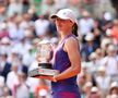 Iga Swiatek și trofeul de la Roland Garros FOTO Guliver/GettyImages