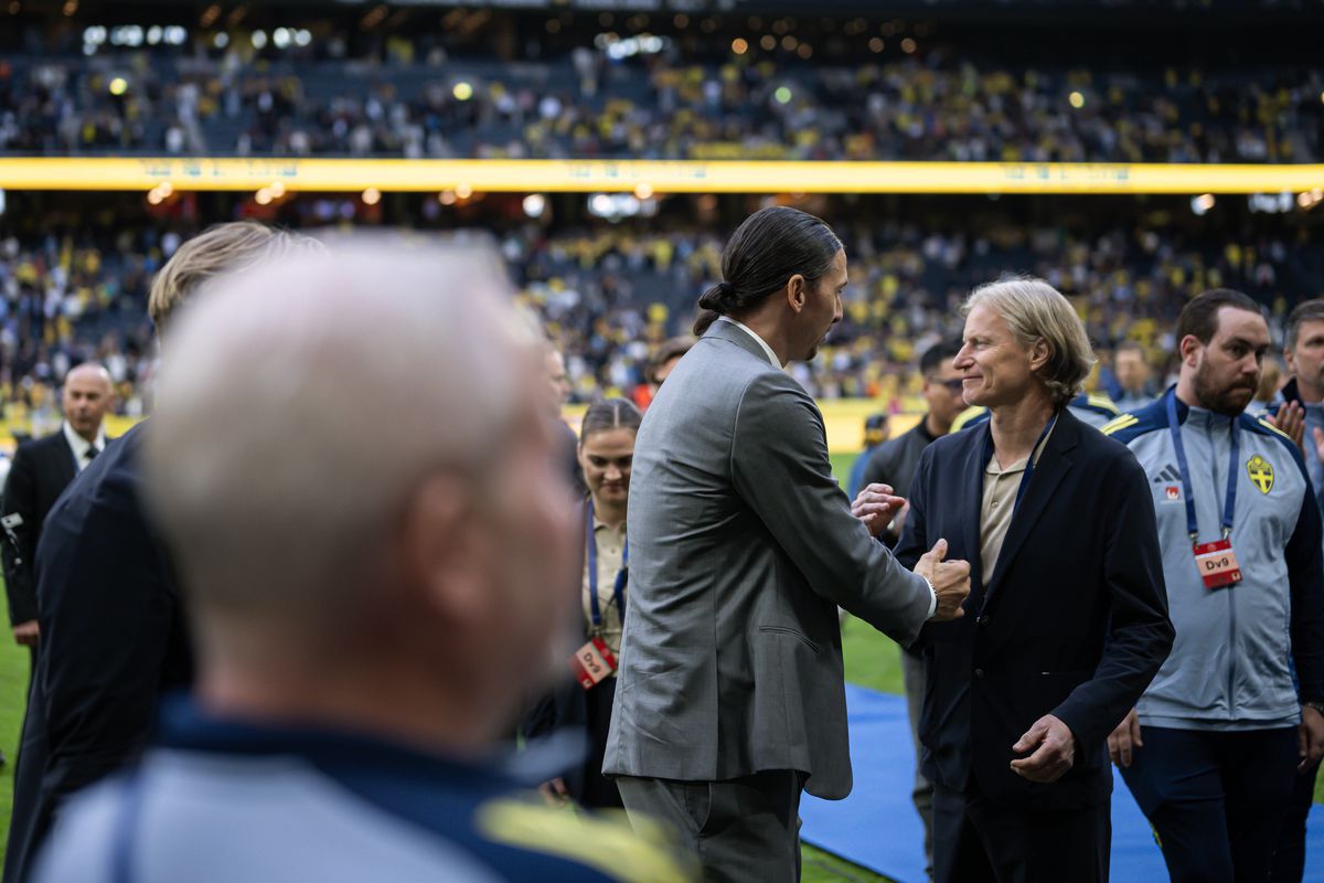 Zlatan Ibrahimovic a fost aclamat de un stadion întreg după Suedia - Serbia » Golgheterul naționalei, copleșit de emoții
