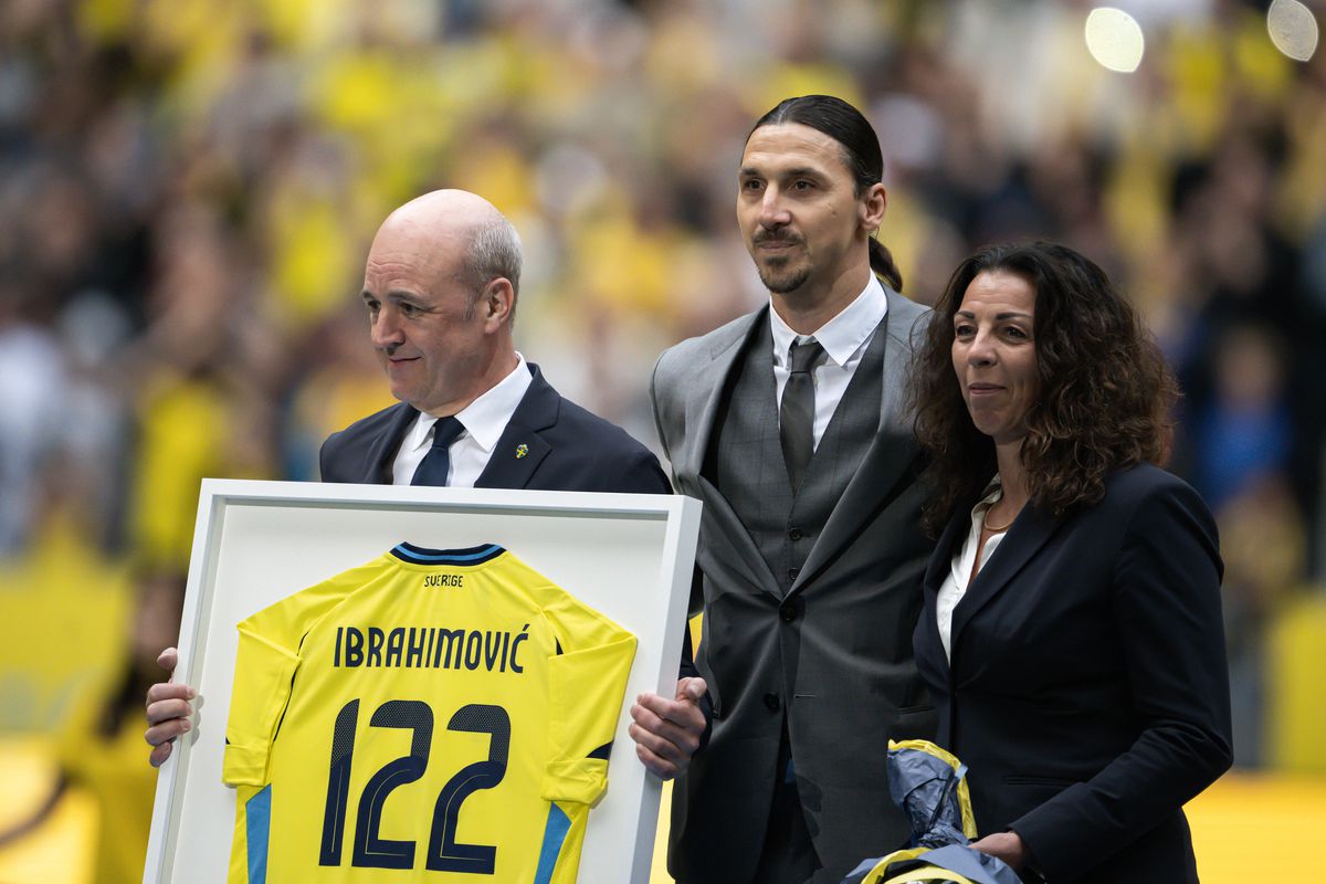 Zlatan Ibrahimovic a fost aclamat de un stadion întreg după Suedia - Serbia » Golgheterul naționalei, copleșit de emoții