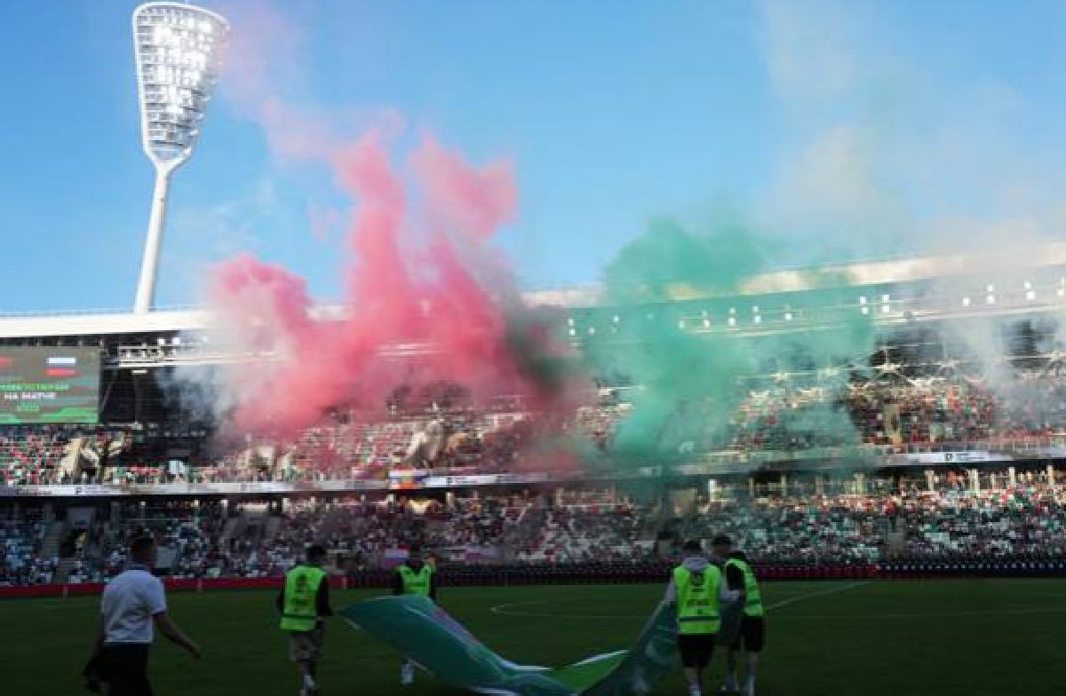 Momente incredibile în amicalul Belarus - Rusia! Artificii pe margine, angajații Ministerului chemați pe teren + concert cu „Iglesias al Rusiei”