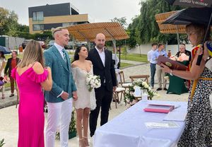 Larisa Iordache s-a căsătorit civil în ploaie! Imagini de neuitat surprinse la Snagov: „N-a fost greu să aleg rochița”