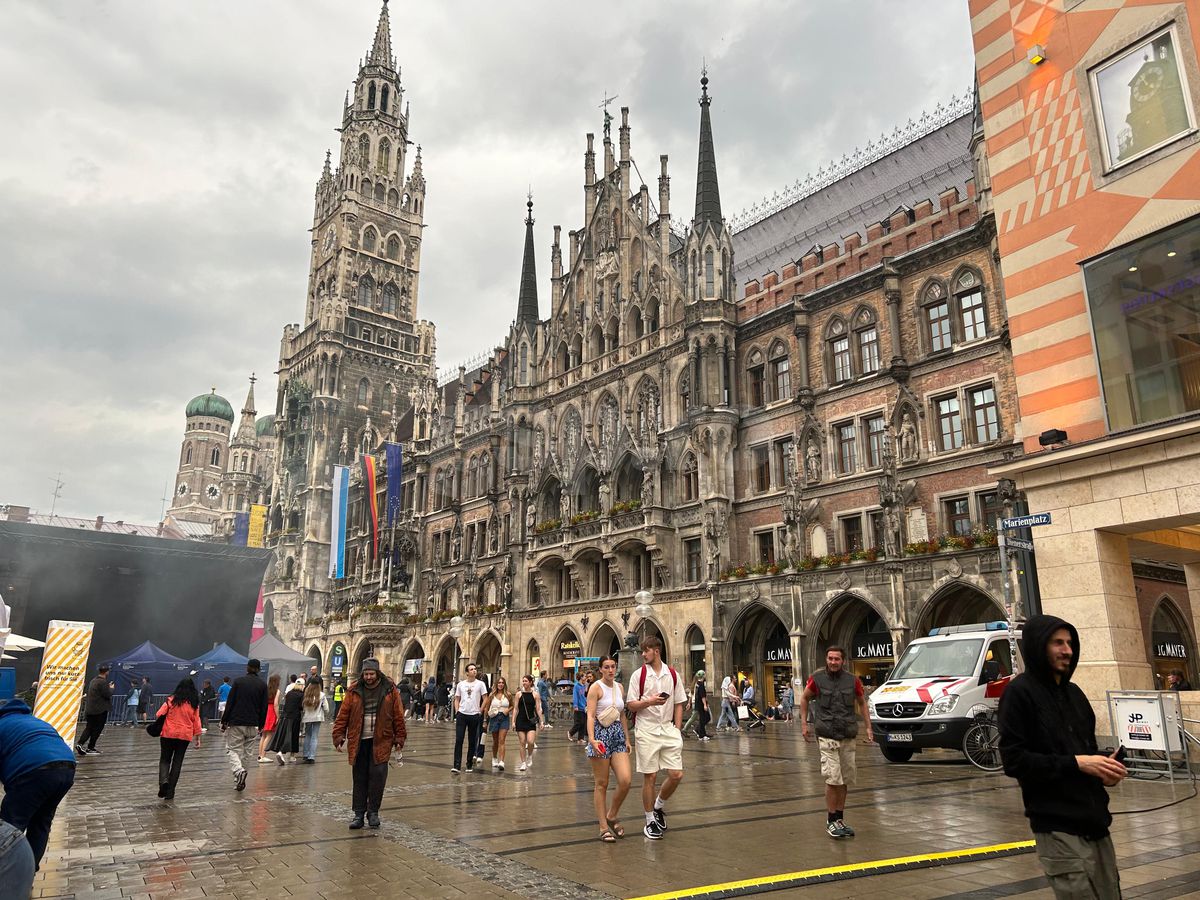 Munchen cântă și dansează » Primele impresii din „capitala fotbalului”, printre picături: Euro în plan secund, orașul serbează frenetic a 866-a aniversare