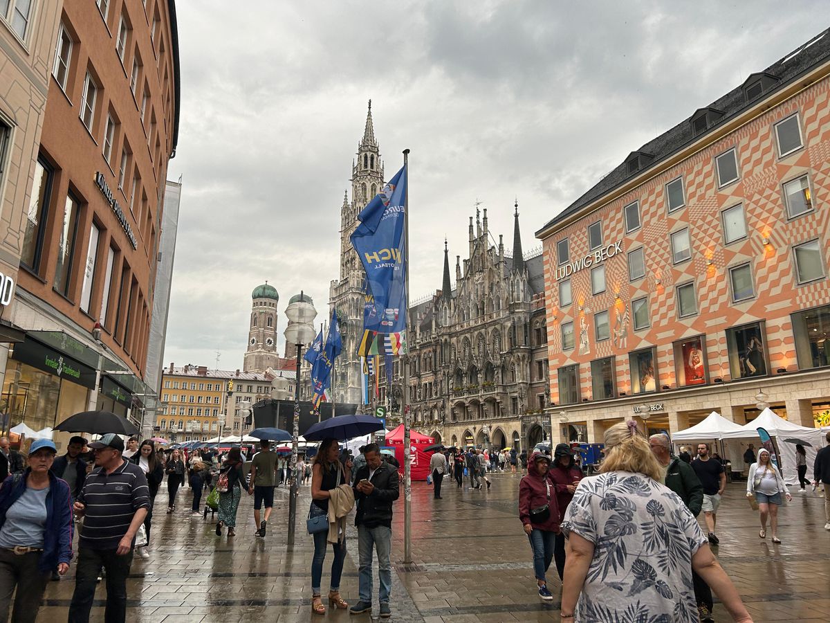 Munchen cântă și dansează » Primele impresii din „capitala fotbalului”, printre picături: Euro în plan secund, orașul serbează frenetic a 866-a aniversare
