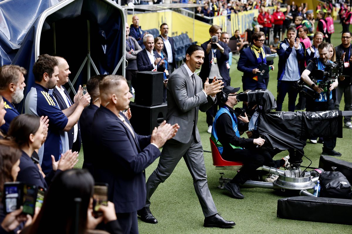 Zlatan Ibrahimovic a fost aclamat de un stadion întreg înainte de Suedia - Serbia