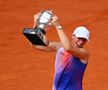 Iga Swiatek și trofeul de la Roland Garros  FOTO Guliver/Gettyimages