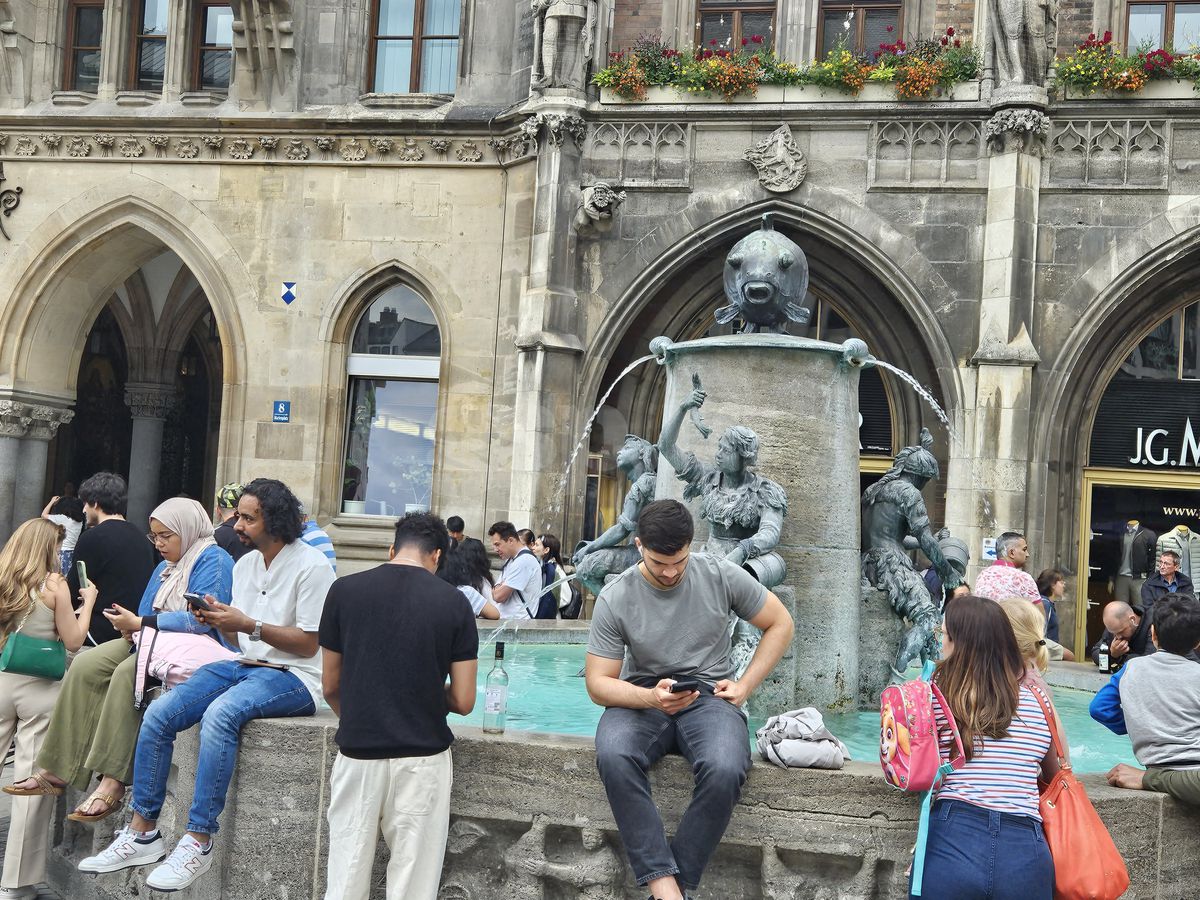 Munchen cântă și dansează » Primele impresii din „capitala fotbalului”, printre picături: Euro în plan secund, orașul serbează frenetic a 866-a aniversare