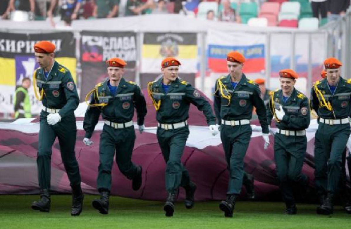 Momente incredibile în amicalul Belarus - Rusia! Artificii pe margine, angajații Ministerului chemați pe teren + concert cu „Iglesias al Rusiei”