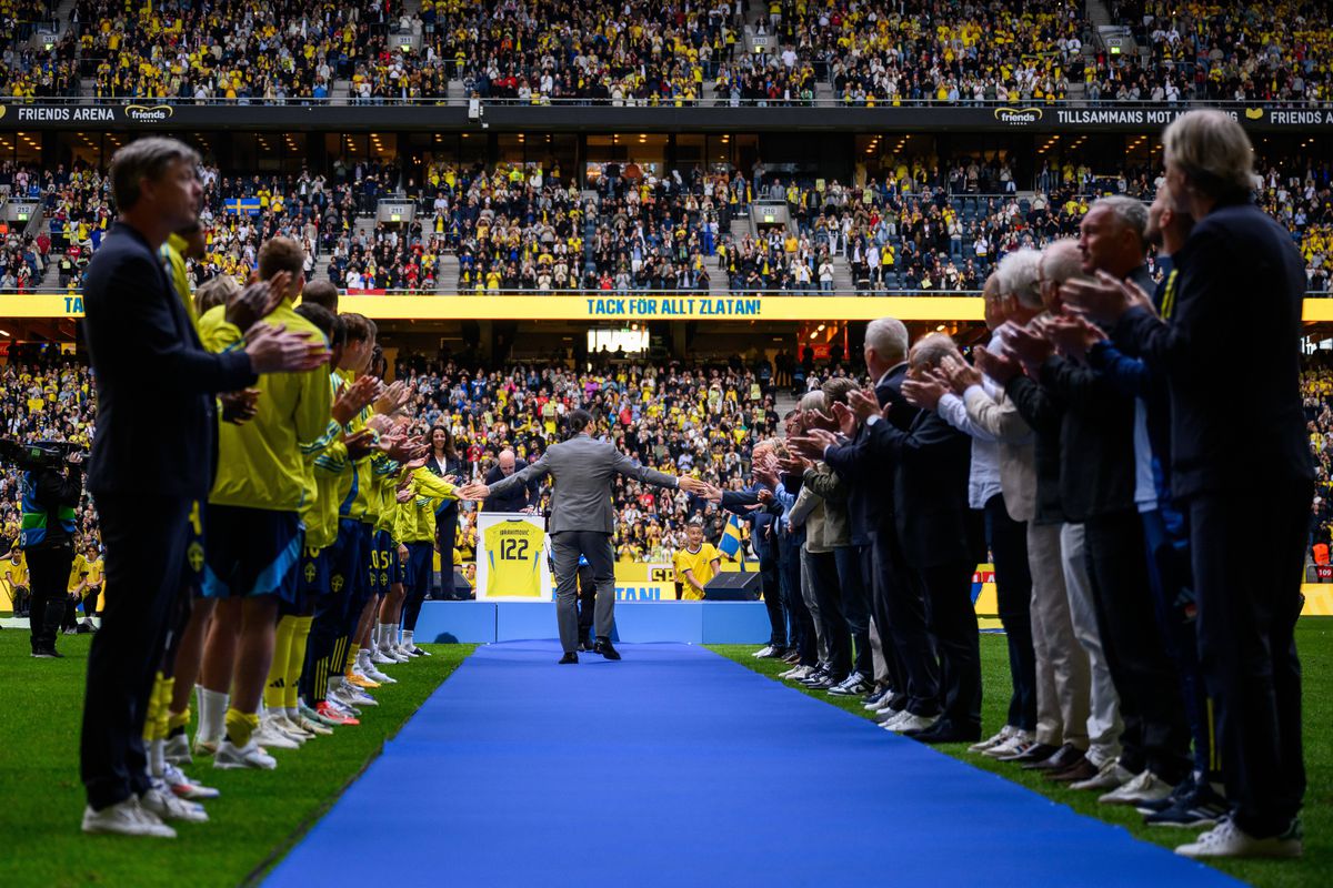 Zlatan Ibrahimovic a fost aclamat de un stadion întreg după Suedia - Serbia » Golgheterul naționalei, copleșit de emoții