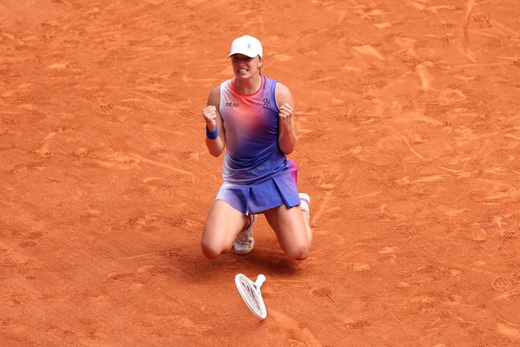 Bucuria Igăi Swiatek după câștigarea celui de-al patrulea trofeu la Roland Garros FOTO Guliver/Gettyimages