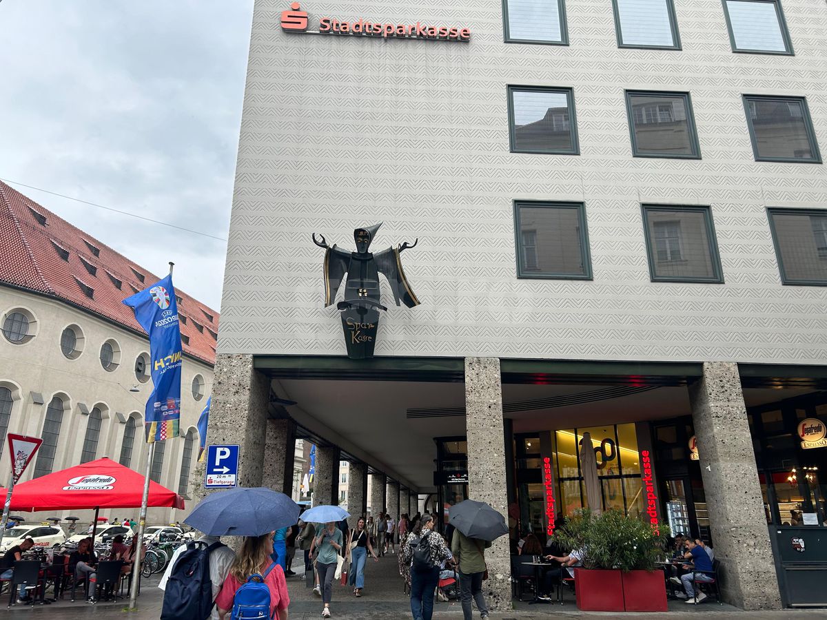 Munchen cântă și dansează » Primele impresii din „capitala fotbalului”, printre picături: Euro în plan secund, orașul serbează frenetic a 866-a aniversare