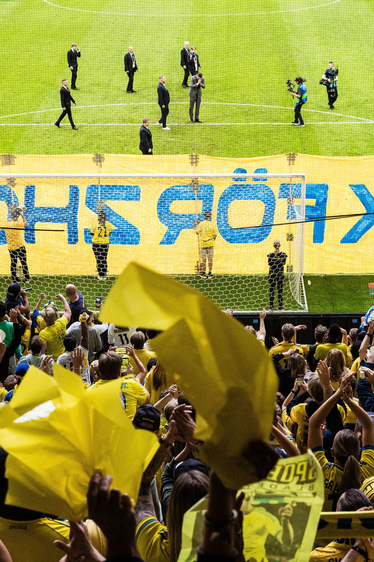 Zlatan Ibrahimovic a fost aclamat de un stadion întreg după Suedia - Serbia » Golgheterul naționalei, copleșit de emoții