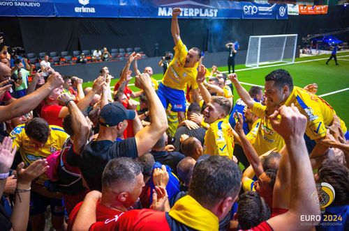 România a trecut de semifinala cu Kazahstan de la Campionatul European de Minifotbal, iar Vasile Pop, marcatorul golului decisiv la penalty-uri, anunță că obiectivul de la începutul competiției a fost câștigarea trofeului/ foto: Facebook @FR Minifotbal