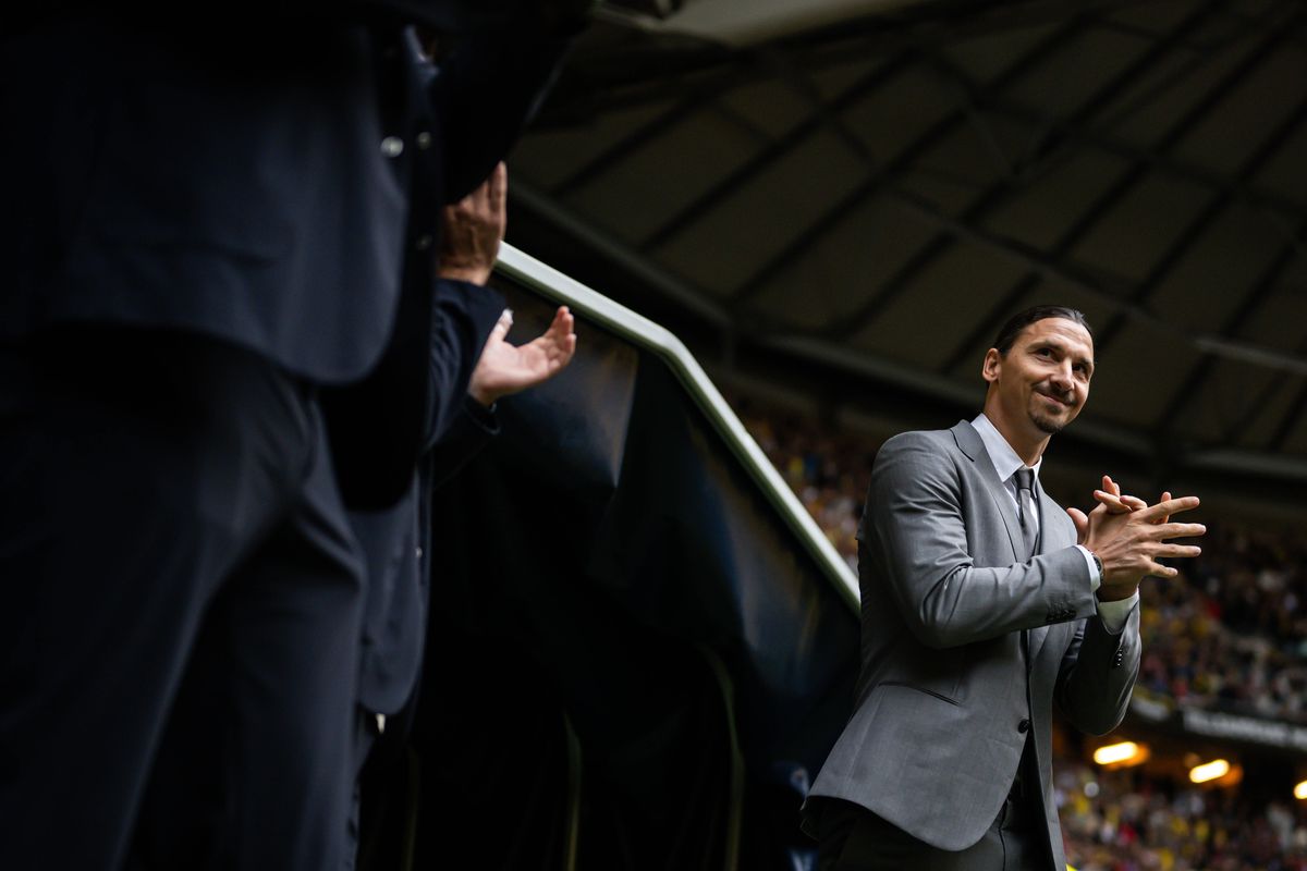 Zlatan Ibrahimovic a fost aclamat de un stadion întreg după Suedia - Serbia » Golgheterul naționalei, copleșit de emoții