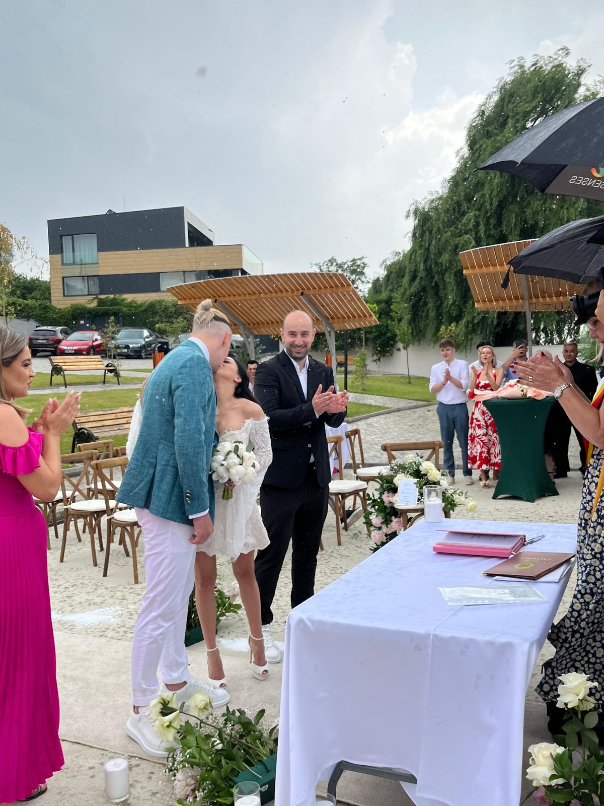 După ce s-a căsătorit, Larisa Iordache a semnat un nou contract » Nadia Comăneci o susține: „Succes în această nouă încercare”