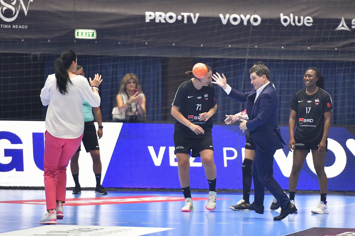 Șeful statului și-a explicat execuția de la „Gala Neagu”: „Am vrut să dau boltă, dar s-a lipit mingea” + 3 oameni din sport pe care îi va aborda pentru o „strategie pe 10 ani”