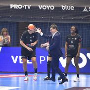 Nicușor Dan a coborât la joc. FOTO: Cristi Preda