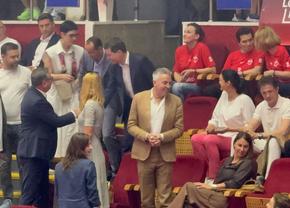 Nicușor Dan s-a ținut de cuvânt și a venit la Gala Neagu! Reacția incredibilă a publicului când a pășit în arenă