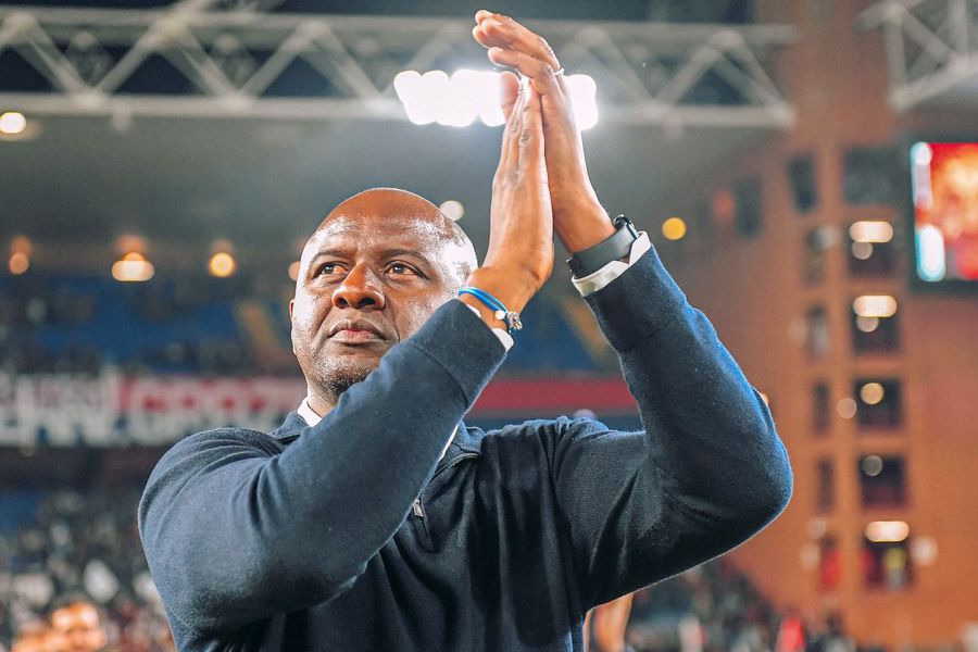 Patrick Vieira era zâmbitor și încrezător în viitor după ce și-a prelungit contractul cu Genoa / FOTO: X Scump! Cât îl costă pe Dan Șucu schimbarea de antrenor la Genoa