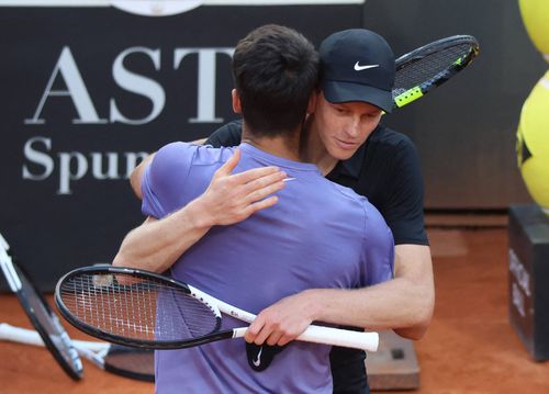 Carlos Alcaraz și Jannik Sinner s-au întâlnit cel mai recent în finala turneului de la Roma pe care a câștigat-o spaniolul FOTO Imago Images