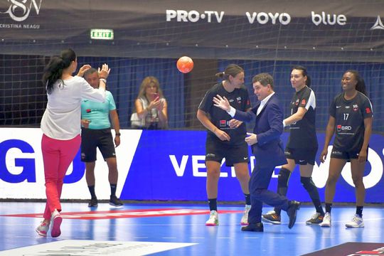 Moment viral cu președintele Nicușor Dan la „Gala Neagu”. FOTO: Cristi Preda