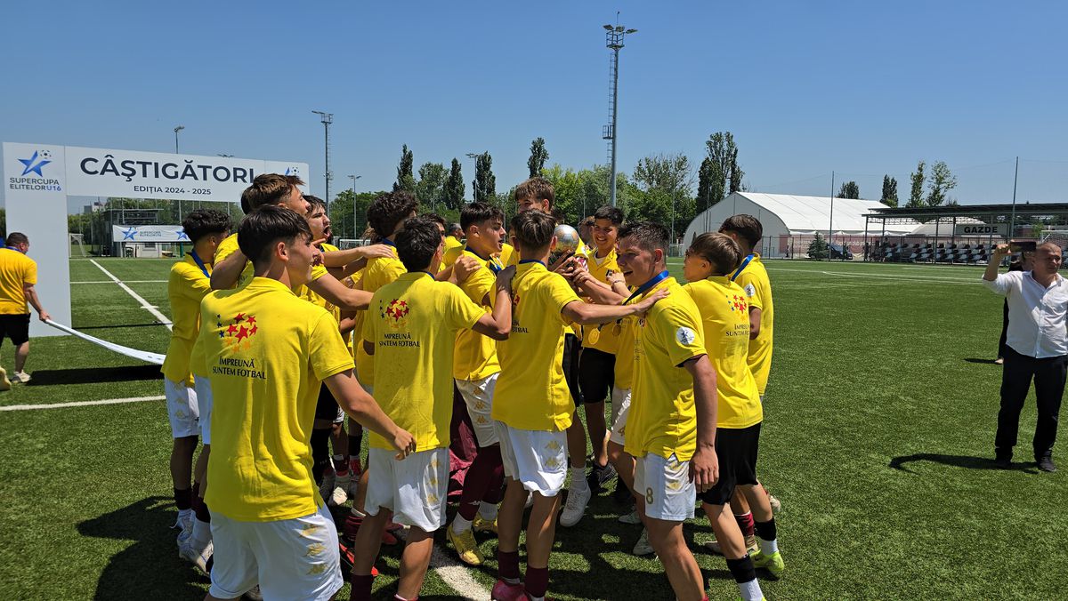 Dan Șucu și Costel Gâlcă au asistat la triumful echipei U16 a Rapidului din Supercupa României