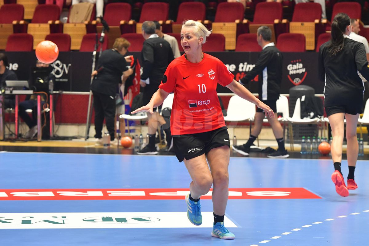 Imagini de la meciul de retragere al Cristinei Neagu surprinse de fotoreporterul GSP Cristi Preda