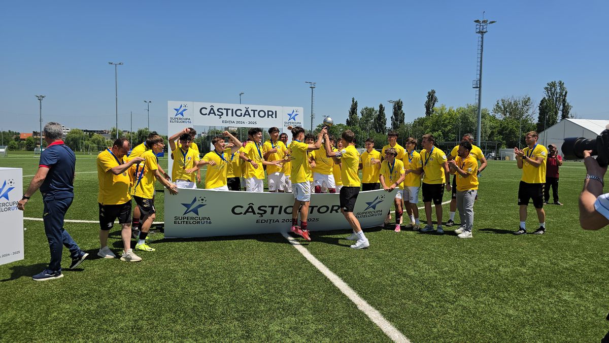 Dan Șucu și Costel Gâlcă au asistat la triumful echipei U16 a Rapidului din Supercupa României