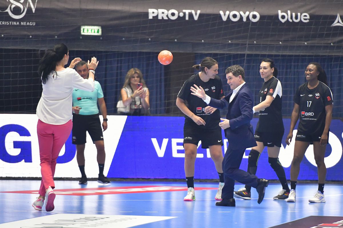 Șeful statului și-a explicat execuția de la „Gala Neagu”: „Am vrut să dau boltă, dar s-a lipit mingea” + 3 oameni din sport pe care îi va aborda pentru o „strategie pe 10 ani”