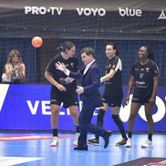 Nicușor Dan a coborât la joc. FOTO: Cristi Preda