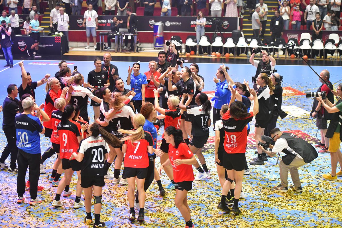 Imagini de pe parchet, după „Gala Neagu”