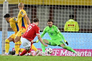 Semnal de alarmă pentru Mircea Lucescu! Zona centrală a „crăpat” cu Austria și l-a băgat în corzi pe Horațiu Moldovan » Avem cifrele portarului