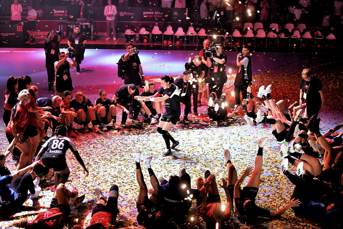 Imagini de pe parchet, după „Gala Neagu”