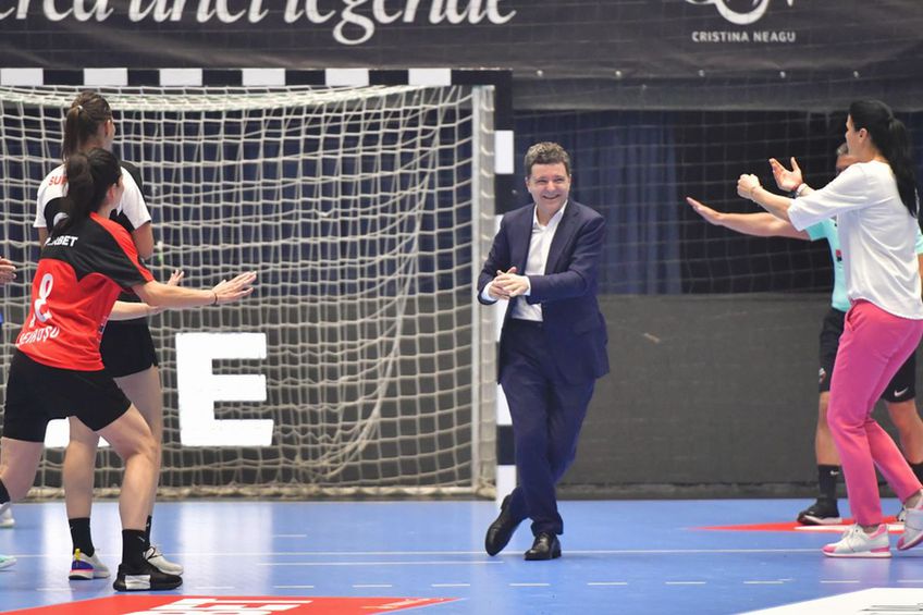 VIDEO Șeful statului și-a explicat execuția de la „Gala Neagu”: „Am vrut să dau boltă, dar s-a lipit mingea” + 3 oameni din sport pe care îi va aborda pentru o „strategie pe 10 ani”