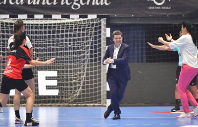 Șeful statului și-a explicat execuția de la „Gala Neagu”: „Am vrut să dau boltă, dar s-a lipit mingea” + 3 oameni din sport pe care îi va aborda pentru o „strategie pe 10 ani”