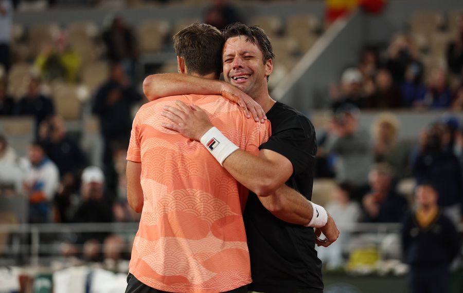 Carlos Alcaraz într-o postură inedită » Cum a ajutat doi veterani să-și îndeplinească visul