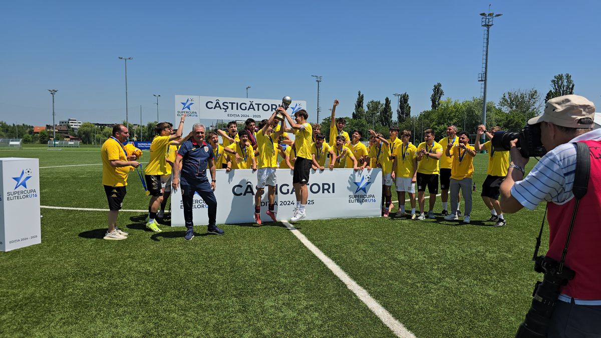 Dan Șucu și Costel Gâlcă au asistat la triumful echipei U16 a Rapidului din Supercupa României