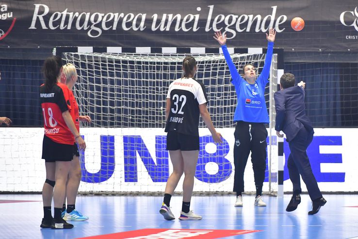 Nicușor Dan a coborât la joc. FOTO: Cristi Preda