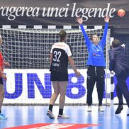 Nicușor Dan a coborât la joc. FOTO: Cristi Preda