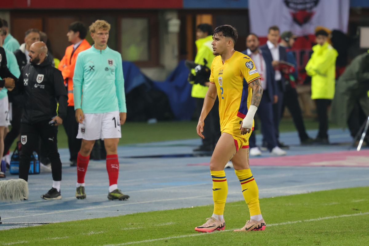 Dispută între Andrei Raţiu şi David Miculescu la finalul partidei Austria - România 2-1