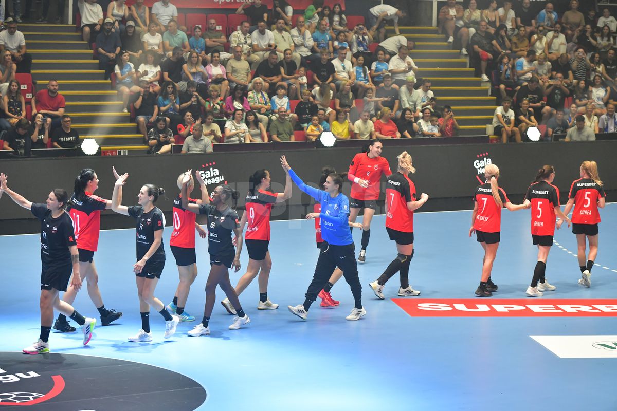 Imagini de la meciul de retragere al Cristinei Neagu surprinse de fotoreporterul GSP Cristi Preda