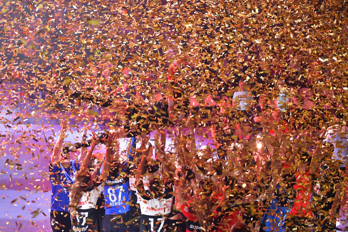 Imagini de pe parchet, după „Gala Neagu”