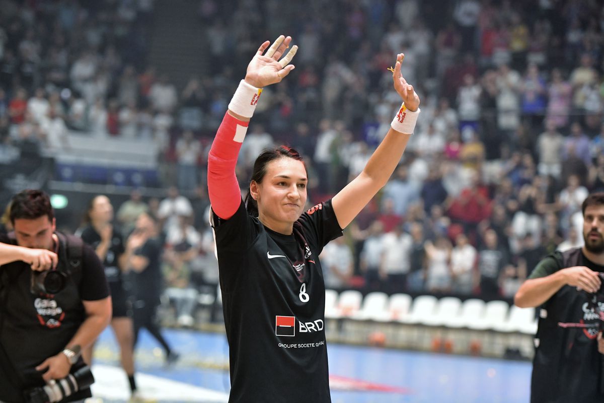 Imagini de la meciul de retragere al Cristinei Neagu surprinse de fotoreporterul GSP Cristi Preda