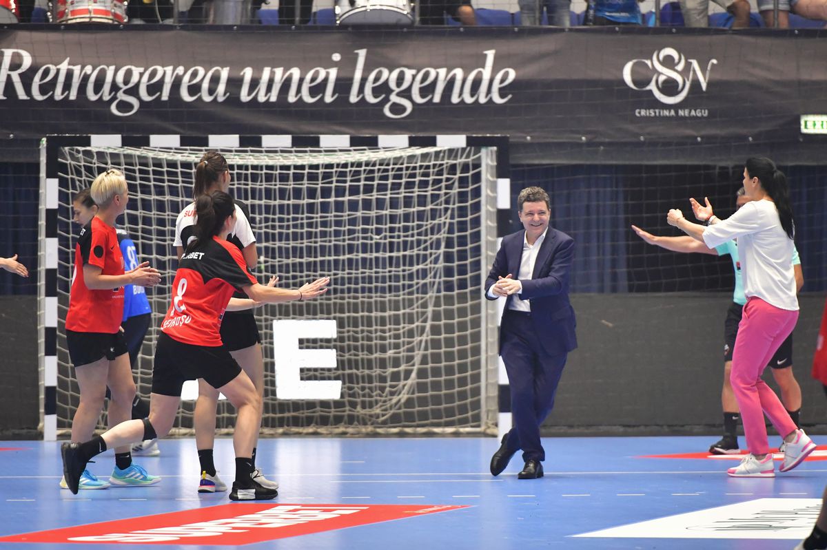 Vedetele prezente la meciul de retragere al Cristinei Neagu