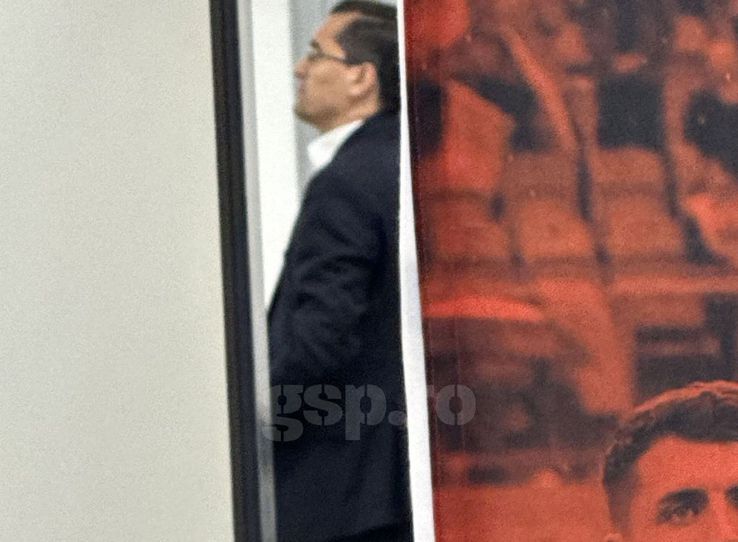 Răzvan Burleanu în fața vestiarului / foto: GSP